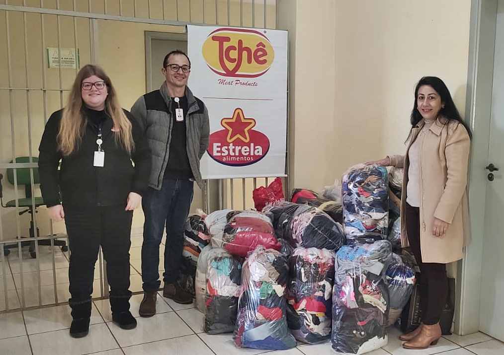 SEMASC recebe a doação de 3 mil peças de roupas arrecadas pelo Frigorífico Estrela